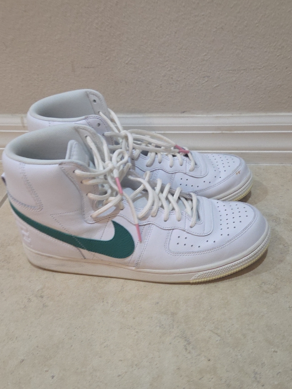 MENS Size 13 NIKE 💚🤍